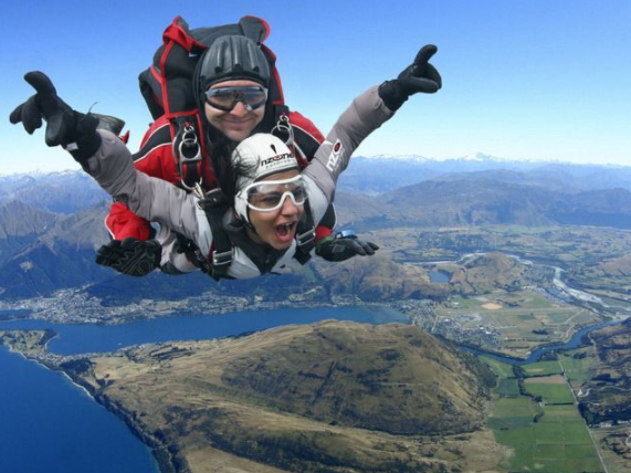 新西兰【纯南岛】挑战极限12天深度游&全程无购物&私人订制6人小团&高空跳伞+蹦极+滑翔伞+格林诺奇探索之旅