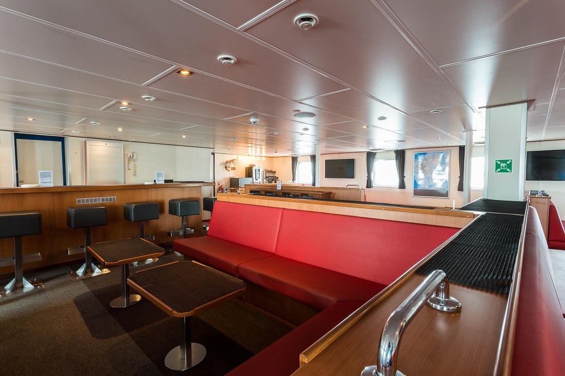 Ortelius, observation lounge, bar, library, deck 6 © Oceanwide Expeditions (1).jpg_Eduardus Lee.jpg Ortelius, observation lounge, bar, library, deck 6 © Oceanwide Expeditions (1).jpg_Eduardus Lee.jpg