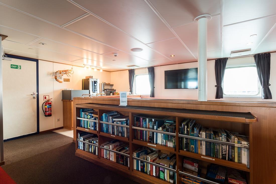 Ortelius, observation lounge, bar, library, deck 6 © Oceanwide Expeditions (3).jpg_Eduardus Lee.jpg Ortelius, observation lounge, bar, library, deck 6 © Oceanwide Expeditions (3).jpg_Eduardus Lee.jpg