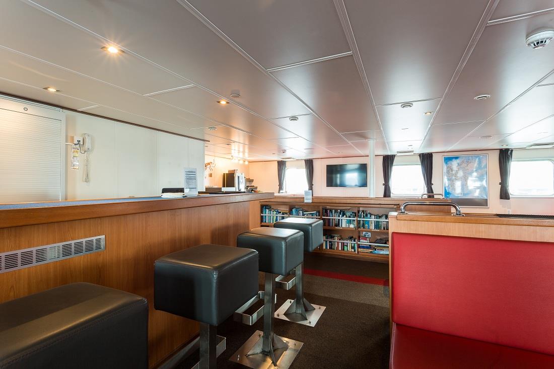Ortelius, observation lounge, bar, library, deck 6 © Oceanwide Expeditions (2).jpg_Eduardus Lee.jpg Ortelius, observation lounge, bar, library, deck 6 © Oceanwide Expeditions (2).jpg_Eduardus Lee.jpg
