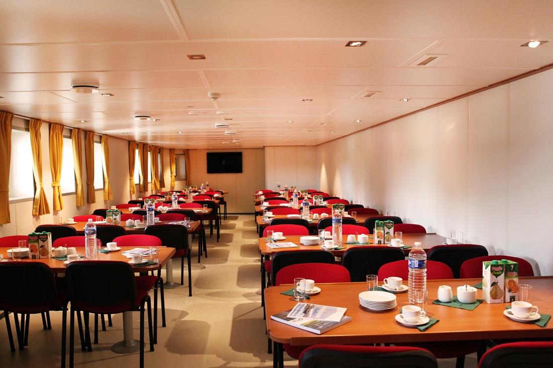 Ortelius Dining Room © Monica Salmang-Oceanwide Expeditions (4)_bw.jpg_.jpg Ortelius Dining Room © Monica Salmang-Oceanwide Expeditions (4)_bw.jpg_.jpg